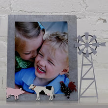 Load image into Gallery viewer, Roeda Studio Mixed Media Easel Bent Frame