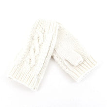 Load image into Gallery viewer, Pretty Persuasions Ivory Cable Knit Gloves
