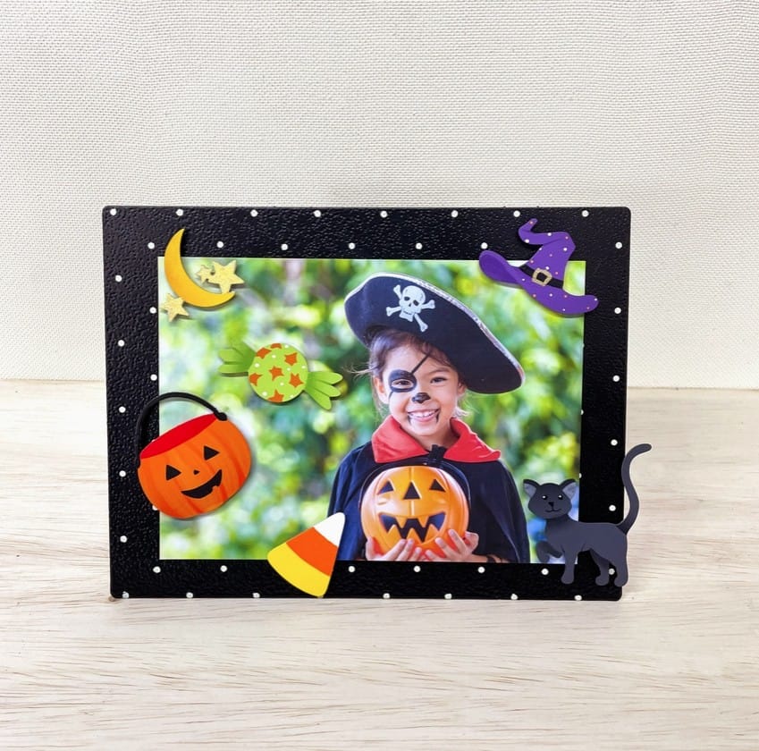 Roeda Studio Magnet Halloween Candy Bucket Magnet – Handpainted Steel Halloween Décor by Roeda Studio