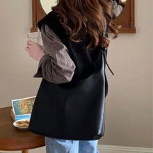 Load image into Gallery viewer, Pretty Persuasions Black Hobo Crossbody Bags
