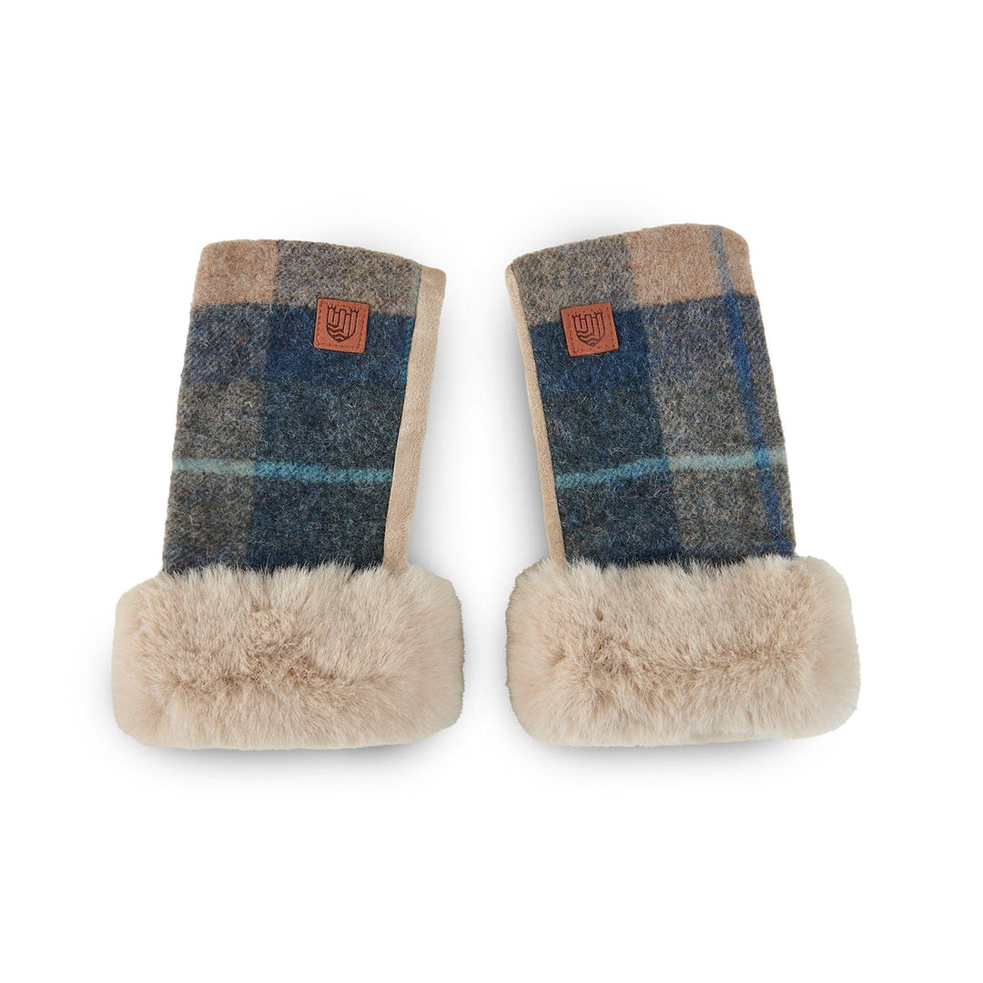 Islander UK Lambswool Mittens Islander UK Lambswool Mittens – Navy/Beige Tartan