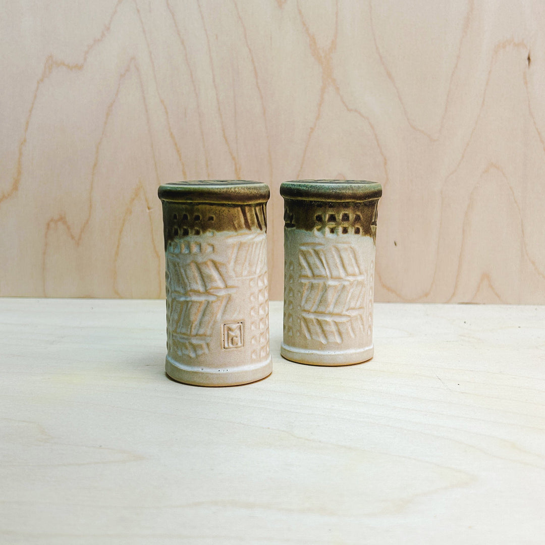 Spooner Creek Home Decor - Kitchen Gourmet Entertaining White Salt &amp; Pepper Shaker Set