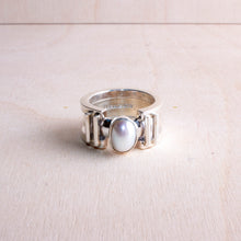 Load image into Gallery viewer, Lilly Barrack Single Pearl Ring
