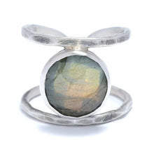 Load image into Gallery viewer, J &amp; I Jewelry Proudly Handmade in Pennsylvania, USA Twilight Whispers Labradorite Split Ring
