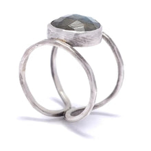 Load image into Gallery viewer, J &amp; I Jewelry Proudly Handmade in Pennsylvania, USA Twilight Whispers Labradorite Split Ring
