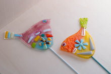 Load image into Gallery viewer, 8 Petals Design Fused Glass Garden Stake

