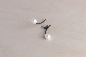 KimyaJoyas Jewelry Oval Pearl Earrings in Black Silver - 102PRL